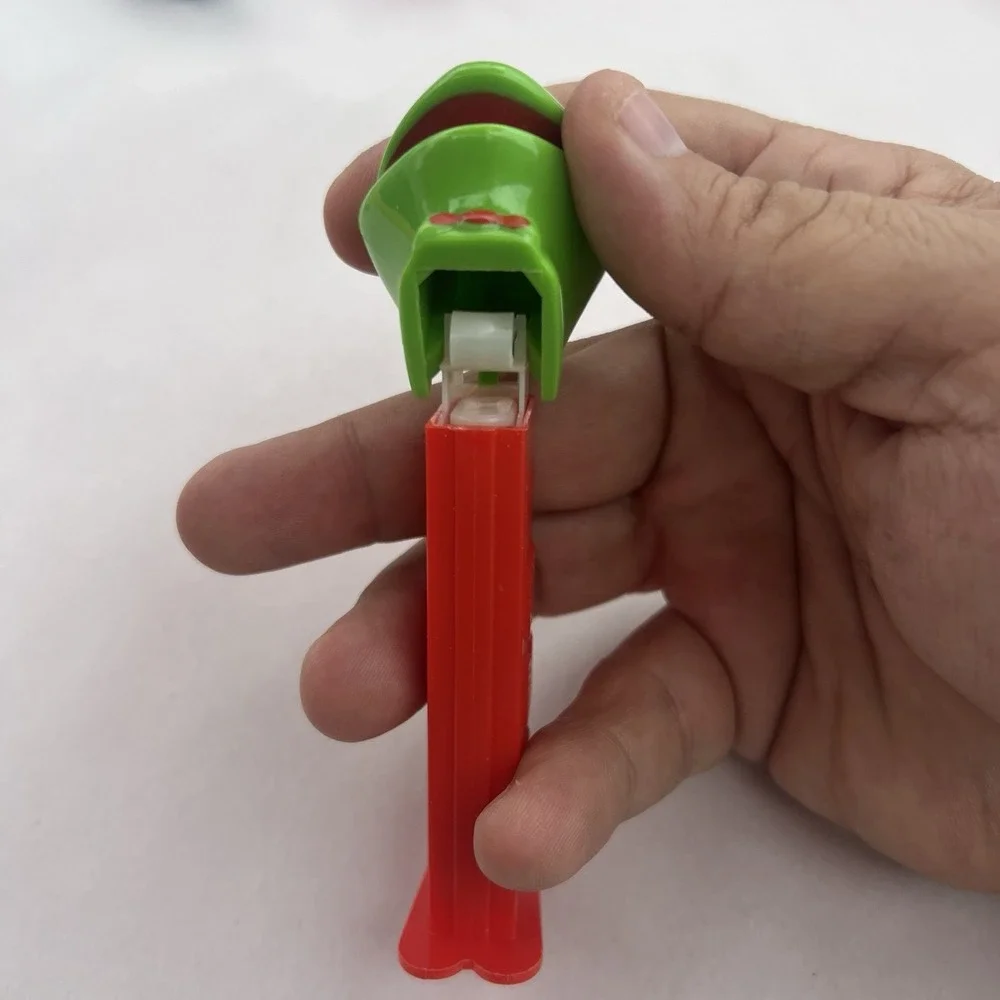 Vintage MUPPETS PEZ Dispensers -- KERMIT and MISS PIGGY SEE PICS FREE‎ SHIPPING